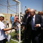 رئيس الاتحاد الدولي لكرة القدم يفتتح ملعب كرة قدم في دوار القرع قرب رام الله
