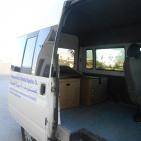 محافظ الخليل واذاعة راية يقدمان كراسي كهربائية لذوي الاعاقة