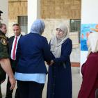 د. ليلى غنام ورئيس بلدية بيتونيا يتفقدون طلاب التوجيهي في بيتونيا