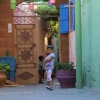 غزيون يلونون منازلهم بألوان حيوية مع بدء رمضان