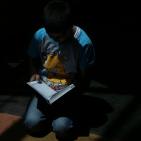 اطفال يقرأون القران في مسجد تميم الداري في رام الله‎