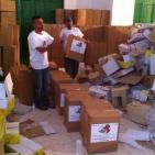 بالصور: توزيع طرود غذائية على القدس