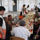 بالصور: مؤسسة حوار للتنمية تُنظم إفطاراً جماعياً في دار المُسنين بِنابلس