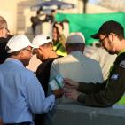 بالصور: حاجز قلنديا صباح الجمعة الأخيرة من شهر رمضان