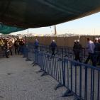 بالصور: حاجز قلنديا صباح الجمعة الأخيرة من شهر رمضان