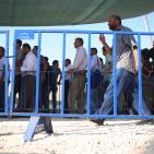 آلاف المصلين يتوافدون للأقصى لإحياء ليلة القدر عبر حاجز قلنديا