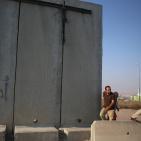 آلاف المصلين يتوافدون للأقصى لإحياء ليلة القدر عبر حاجز قلنديا