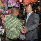 جولة تفقدية لمحافظ نابلس اللواء أكرم الرجوب في أسواق المدينة بمناسبة حلول عيد الفطر