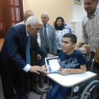 بالصور.. تكريم ذوي الاعاقة الناجحين في الثانوية العامة بالخليل