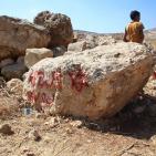 بالصور: مستوطنون يحرقون خيمة في عين سامية شرقي كفر مالك في رام الله والبيرة