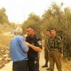 نورا نصار مديره مدرسة قرطبه في البلدة القديمه في مدينة الخليل والاسرة التربوية تدخل المواد الغذائيه للطلبة رغم انف المستوطنيين