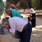 تخريب المحتلين في المسجد وغاز وقنابل صوتية وعصي وعساكر متوحشة واقصى صامد