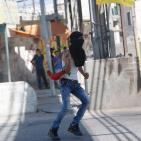 مواجهات بين قوات الإحتلال وشبان في مخيم قلنديا شمال القدس