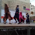 فرقة الهدف للدبكة  الشعبية و فرقة كنعان للتراث والفنون الشعبية في سوق الحرجة رام الله