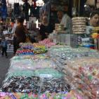 بالصور تجهيزات وأجواء العيد بمدينة نابلس اليوم