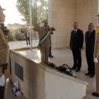 الحمد الله يؤدي صلاة الأضحى في الرئاسة  ويضع إكليلا من الزهور على ضريح الرئيس الراحل عرفات