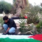 في قرية تل _ قضاء نابلس تزيين قبور الشهداء بعلم فلسطين