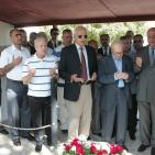 فاروق القدومي  وسلمان الهرفي يضعون اكاليل الزهور على  اضرحة شهداء حمام الشط بتونس