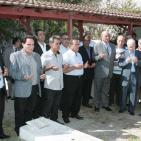 فاروق القدومي  وسلمان الهرفي يضعون اكاليل الزهور على  اضرحة شهداء حمام الشط بتونس