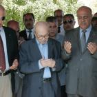 فاروق القدومي  وسلمان الهرفي يضعون اكاليل الزهور على  اضرحة شهداء حمام الشط بتونس