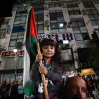 مواطنون يتابعون خطاب الرئيس وسط مدينة رام الله