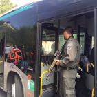 عملية اطلاق نار وطعن داخل حافلة في مستوطنة 