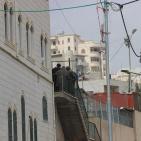 الاحتلال يمنع صلاة الجمعة ويصيب أربعة برصاص التوتو في الخليل