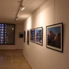 معرض رجلين طوال في مركز السلام بيت لحم‎