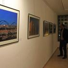 معرض رجلين طوال في مركز السلام بيت لحم‎