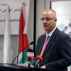 افتتح المؤتمر الوطني الثالث للشكاوى وشارك في مؤتمر تعزيز التعلم الالكتروني في المدارس الفلسطينية