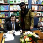 ايهاب بسيسو يوقع ديوانه الجديد 