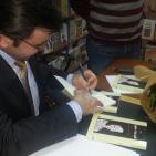 ايهاب بسيسو يوقع ديوانه الجديد 