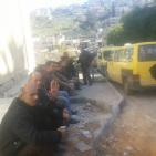 الضامن الجديد لكراج جنين يرفع السلاح في وجه سائق مضرب عن العمل