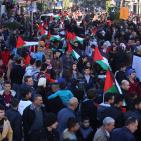 سلسلة بشرية في رام الله بعنوان لكل شهيد حياة