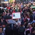 سلسلة بشرية في رام الله بعنوان لكل شهيد حياة