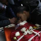 الشهيد حسين أبو غوش من مخيم قلنديا خلال وداعه في مجمع فلسطين الطبي في رام الله‎