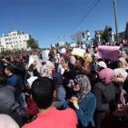 آلاف المعلمين يتعصمون أمام مقر مجلس الوزراء برام الله