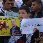 وقفة تضامنية مع الأسير الصحفي محمد القيق في الخليل