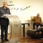 الكاتب  اسامه العيسه  يوقع روايته 