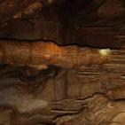 بالصور: اكتشاف كهف في بلدة عرابة