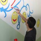 النجاح التطوعية والخدمة المجتمعية في النجاح يُنظمان نشاط رسم في إحدى المدارس