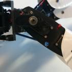 طلاب يصممون روبوتاً 