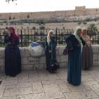 الاحتلال يشدد من إجراءاته بالأقصى ويحتجز المصلين فيه