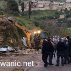 صور:قوات الاحتلال تعتدي على شابين وتهدم ملعبا وغرفة في سلوان