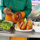 صور.. أول مطعم مُتنقل يسير في شوارع غزة