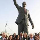 مراسم احتفالية بمشاركة الرئيس الفلسطيني محمود عباس بمناسبة إزاحة الستار عن تمثال المناضل الراحل نلسون منديلا