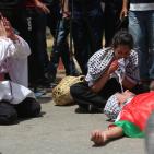 إعادة تمثيل مشهد من النكبة عام 1948 خلال مسيرة بمناسبة ذكرى النكبة في مدينة رام الله