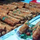 فريق ايطالي يصنع البيتزا الايطالية للمارة بغزة مجاناً