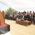 الصور: الحمد الله يضع حجر الأساس لمدرسة الشهداء في قرية بيت وزن- نابلس