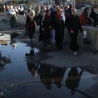 دخول المصلين  عبر حاجز قلنديا لاداء صلاة الجمعة الاخيرة في رمضان